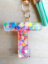Letter T -  Multicolor hartjes ♡ mint kwastje