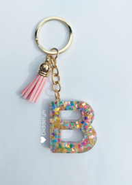 Letter B -  Multicolor vlindertjes ♡ roze kwastje