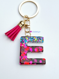 Letter E -  Multicolor Fuchsia ♡ roze kwastje