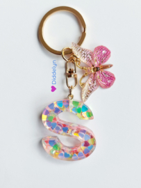 Letter S -  Multicolor hartjes ♡ vlindertje