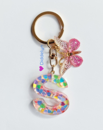 Letter S -  Multicolor hartjes ♡ vlindertje
