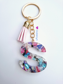 Letter S -  Multicolor Stone ♡ licht roze kwastje