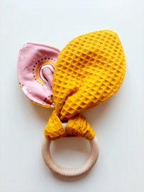 Bijtring knuffeldoek Pink Rainbow & Oker