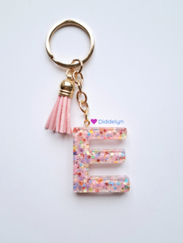 Letter E -  Multicolor sterretjes ♡ roze