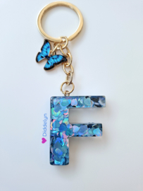 Letter F - Blauwe hartjes ♡ Vlindertje