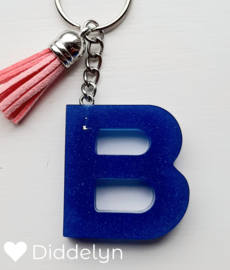 Letter B - Blauw met roze kwastje