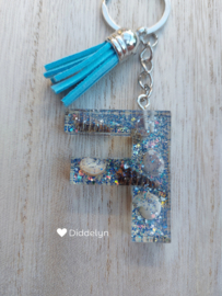 Letter F - Schelpen blauwe glitter ♡ blauw kwastje