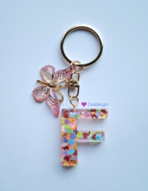 Letter F -  Multicolor hartjes ♡ Vlinder