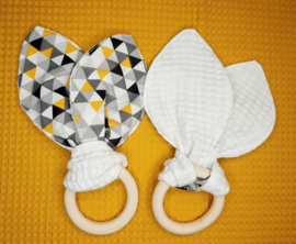 Bijtring knuffeldoek Triangle White