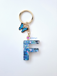Letter F - Blauwe hartjes ♡ Vlindertje