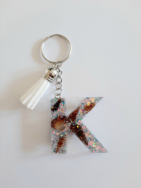Letter K - Schelpen glitter ♡ wit kwastje