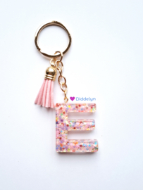 Letter E -  Multicolor sterretjes ♡ roze