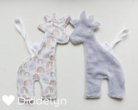 Speendoek Giraffe - Rainbow Baby White