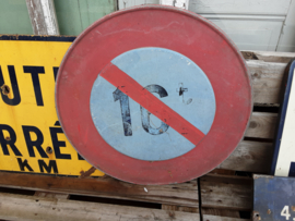 Oud ijzeren verkeersbord