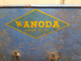 Oud gereedschapsrek van Wanoda