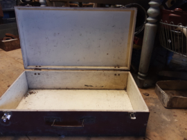 Oude bruine houten koffer