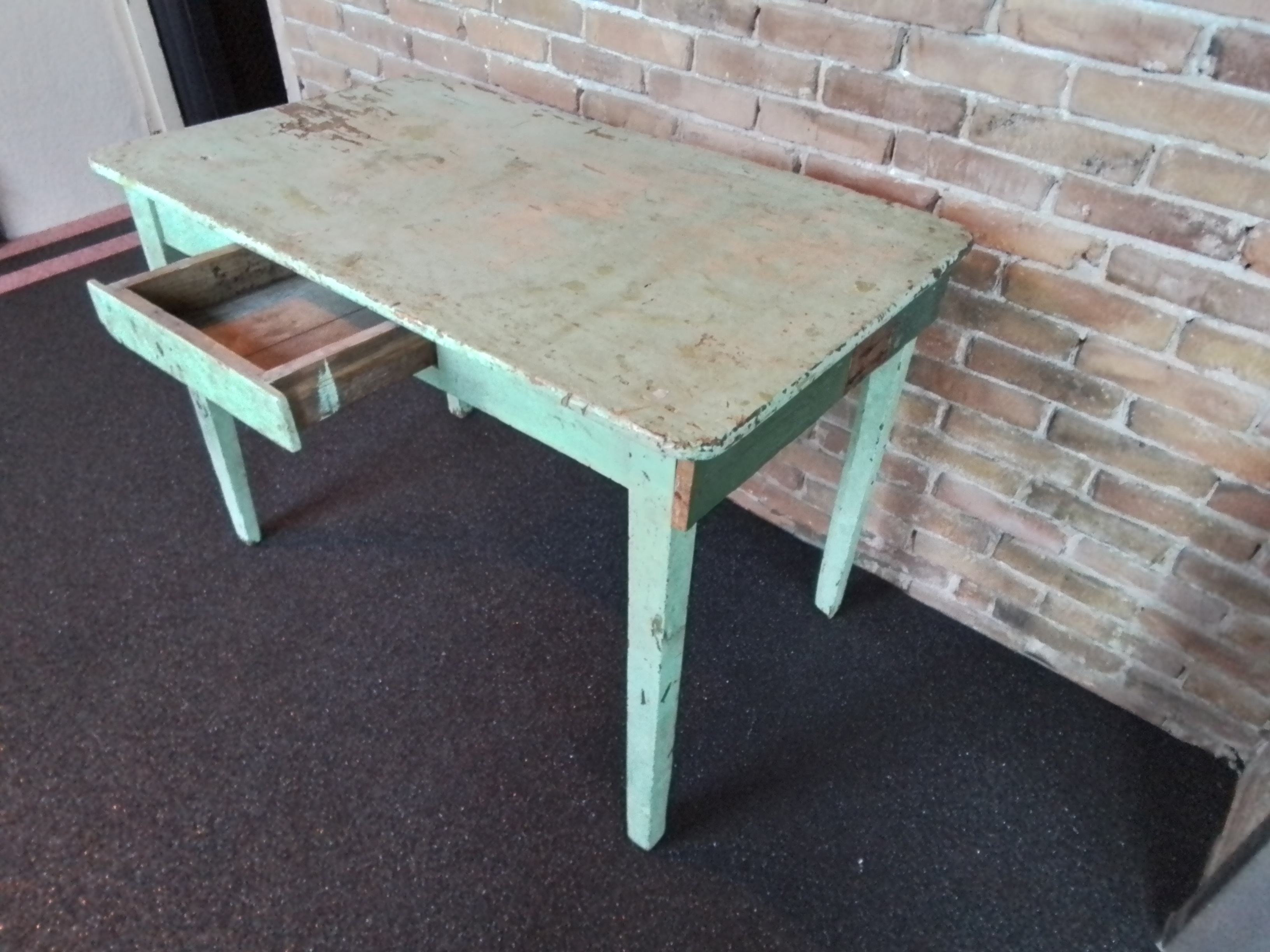 Oude groene eetkamertafel