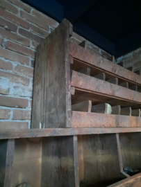 Houten vakkenkast
