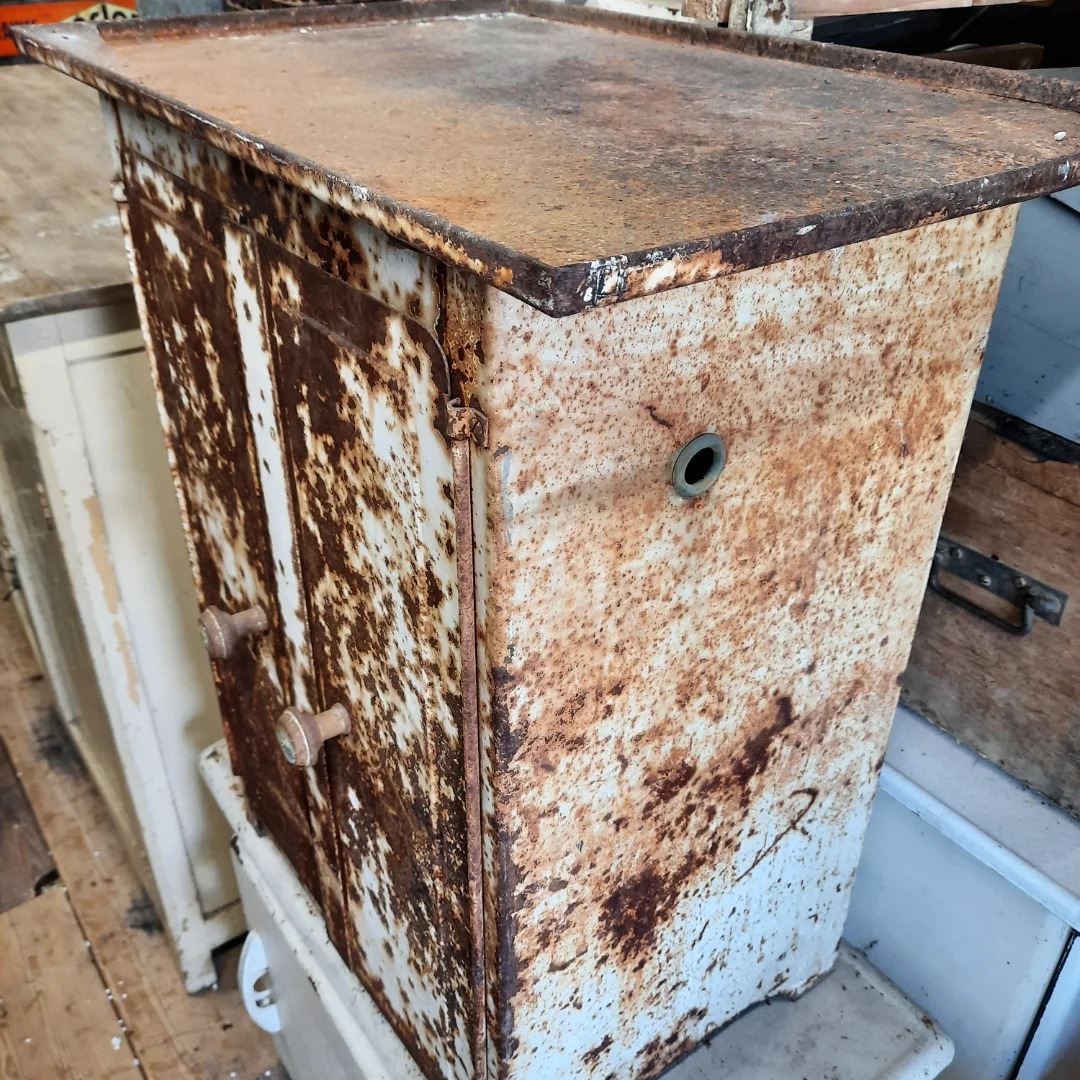 Stoer industrieel kastje
