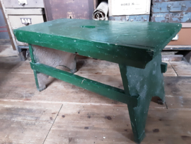 Oud groen houten bankje