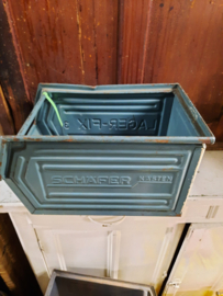 Oude zinken stapelbak