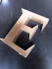 IJzeren letter E