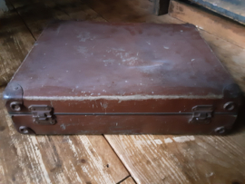Oude bruine kleine koffer