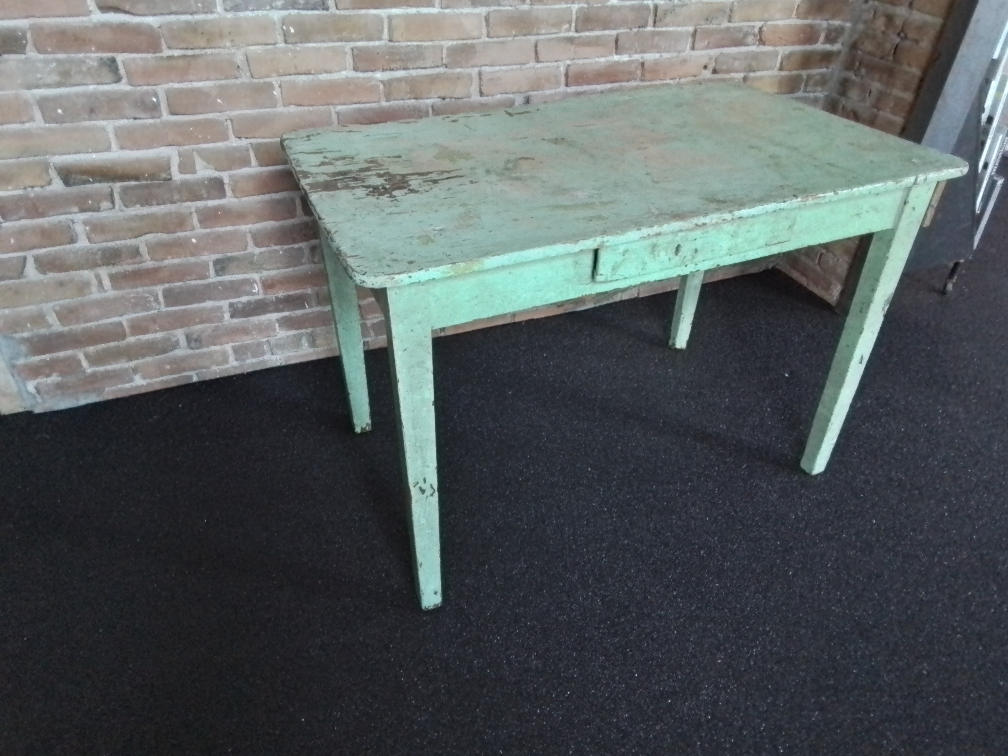 Oude groene eetkamertafel