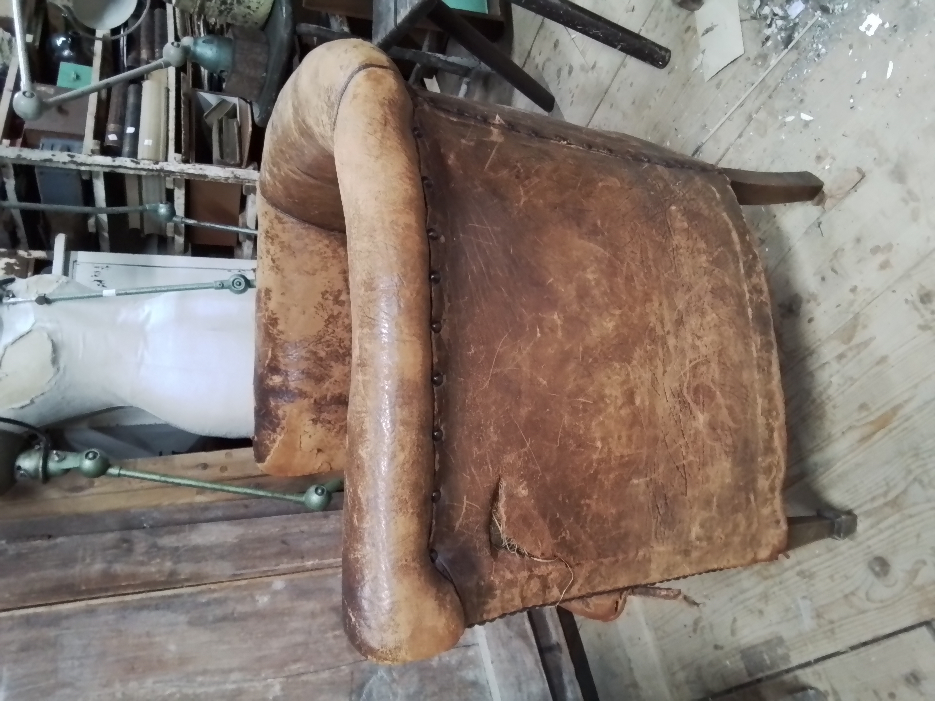 Oude schaapsleren fauteuil