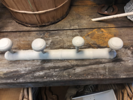 Oude, witte kapstok