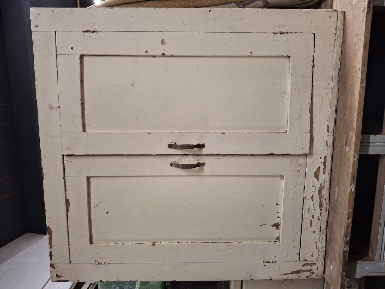 Witte brocante kast