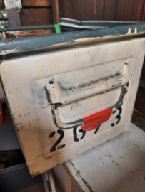 Oude zinken stapelbak
