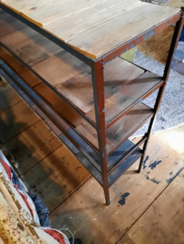 Stoere ijzeren sidetable