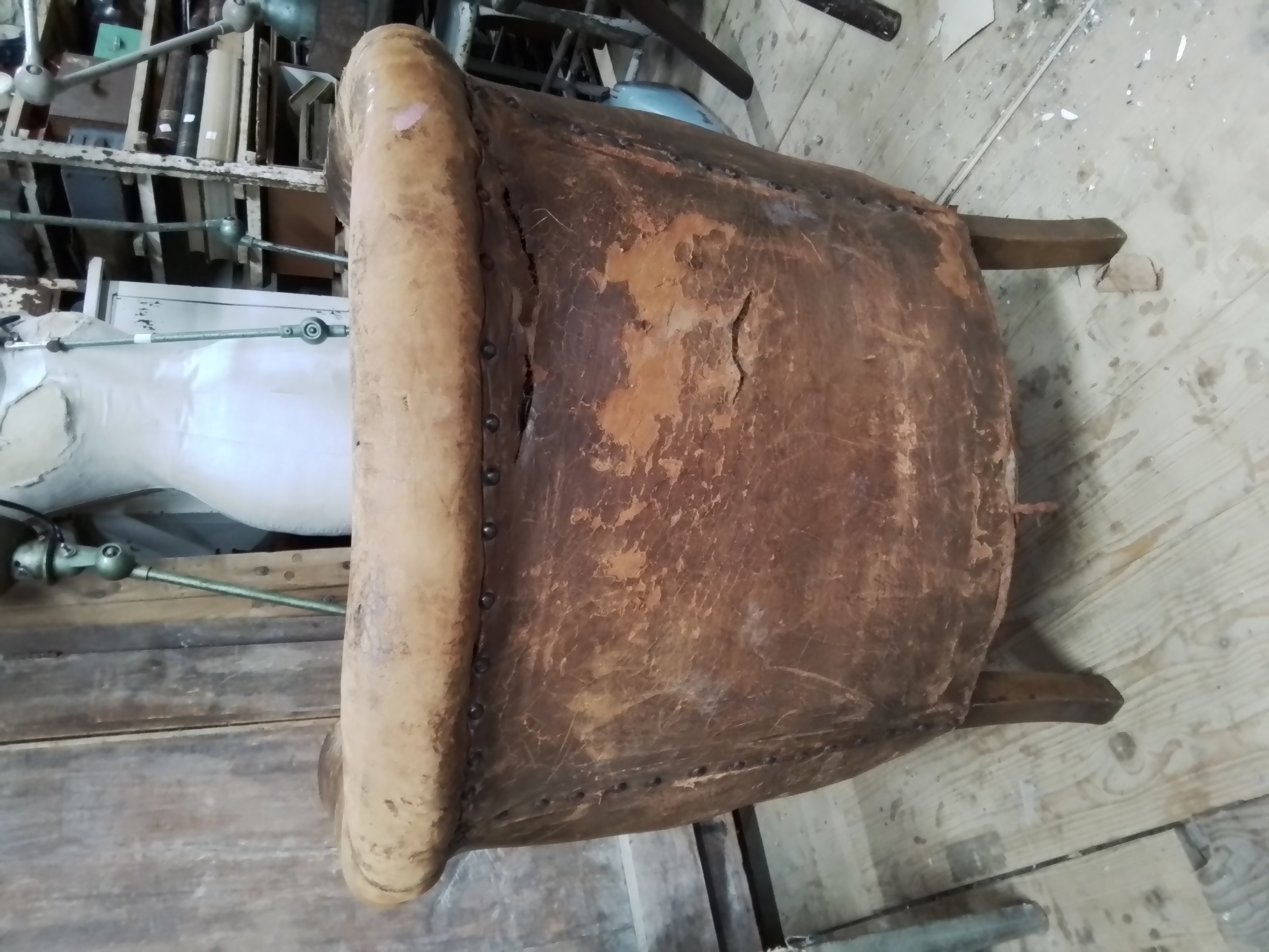 Oude schaapsleren fauteuil