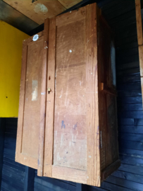 Houten wandkastje
