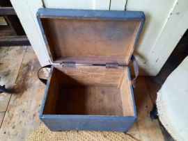 Oude houten opbergkist.