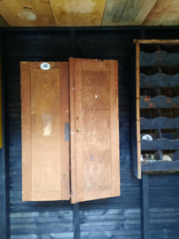 Houten wandkastje