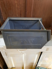 Oude zinken stapelbak