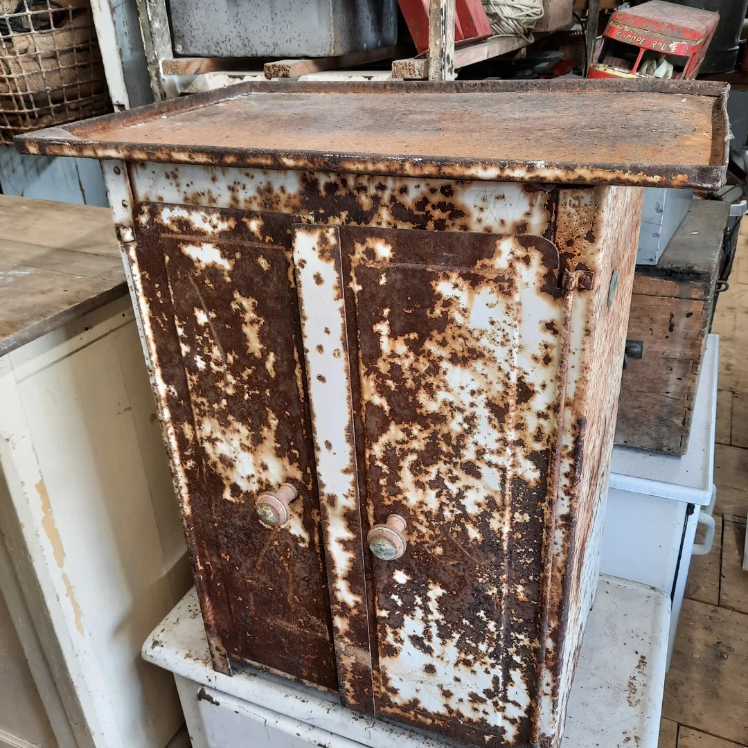 Stoer industrieel kastje