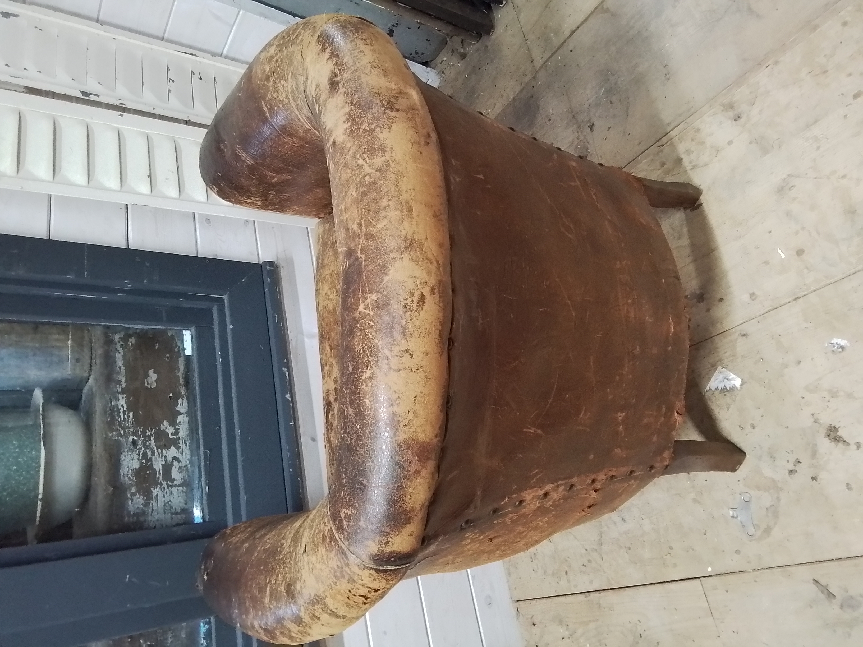 Oude schaapsleren fauteuil