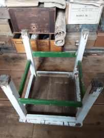 Oud houten krukje