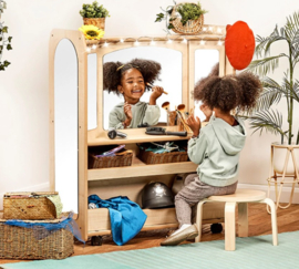 Verkleedmeubel met spiegel en ophanghaken