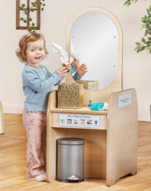 Multifunctioneel meubel: kaptafel/serveer-unit