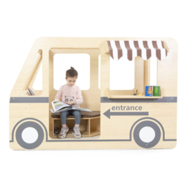 Houten camper met luifel