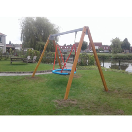 Hardhouten schommelframe met vogelnestschommel