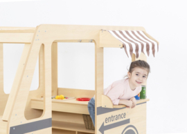 Houten camper met luifel