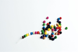 Mix van kleine ronde kralen in allerlei kleuren