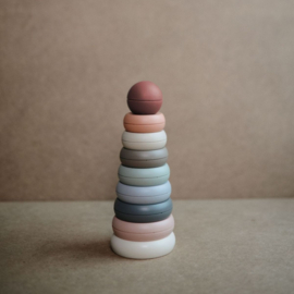 Mushie stapeltoren gekleurde ringen pastel