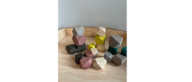 Baby- en dreumes speeltafel met verhoogde rand