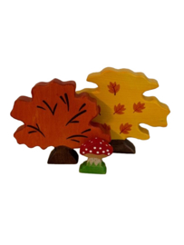 Houten herfst tafereel, bomen en paddenstoel